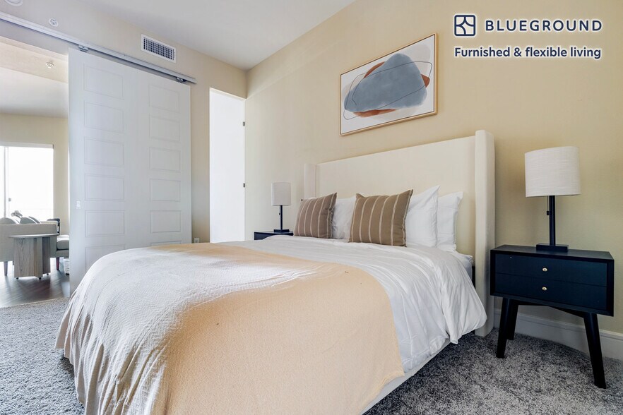 Building Photo - 214 Barton Springs Rd