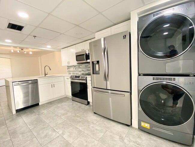 Building Photo - Live in Luxury and Convenience in the Hear...