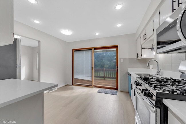 Building Photo - 14813 Holly Ct