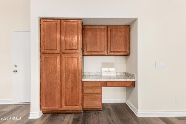 Building Photo - 1517 W Islandia Dr