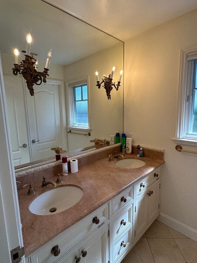 Building Photo - Beautifully Appointed 4 Bed, 2.5 Bath Home...