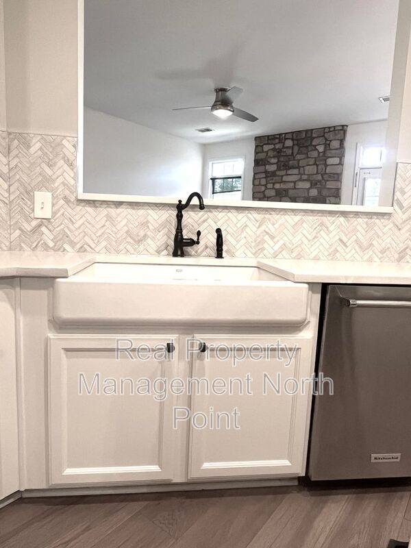 Building Photo - 155 Weatherstone Dr
