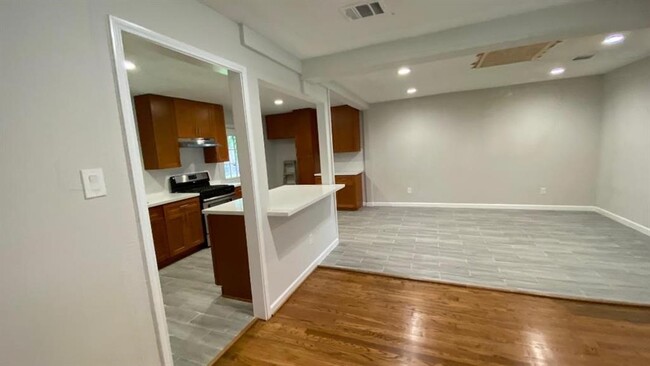 Building Photo - 2406 Rosemead Dr