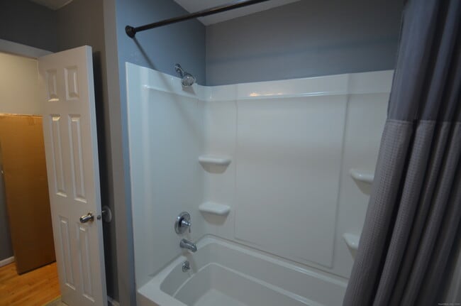 Building Photo - 28 Riverside Dr