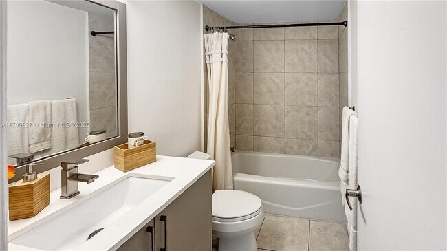 Building Photo - 7525 E Treasure Dr
