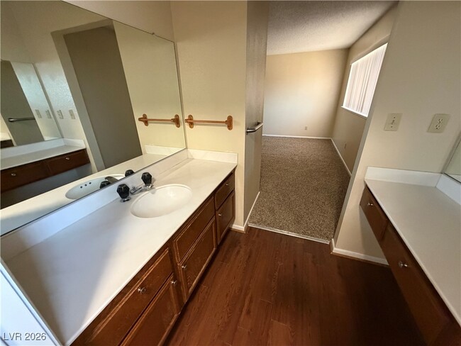 Building Photo - 1560 Elaine Dr