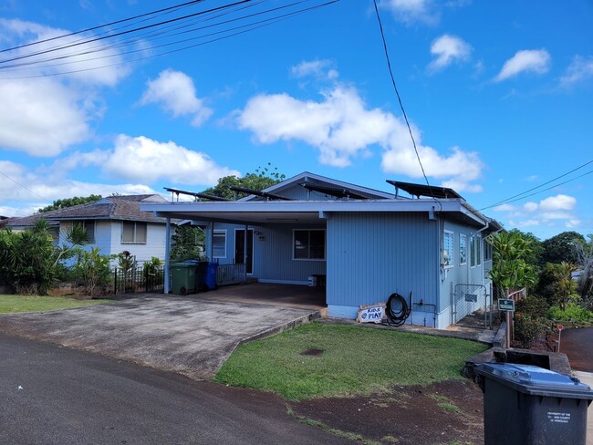 Building Photo - LARGE Single Family Home - 3/2 with PV pan...