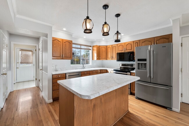 Building Photo - 283 W Clark St