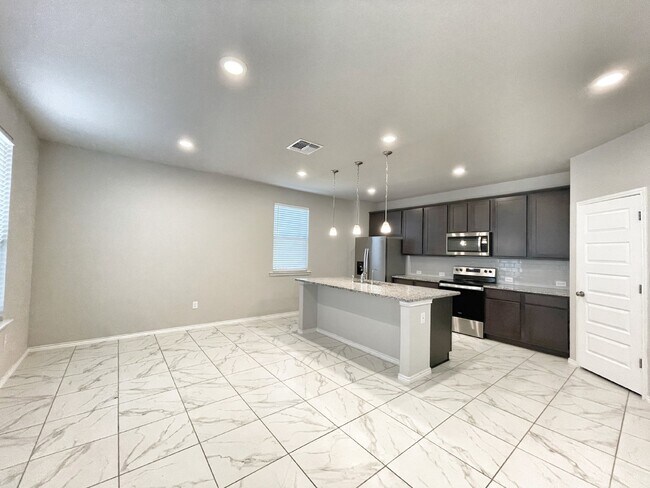 Building Photo - Adorable home located in the community of ...