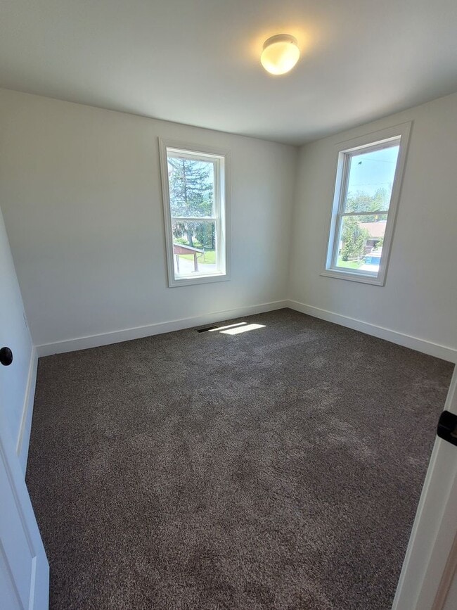 Building Photo - Newly renovated 3 bedroom Townhome - Gordonville