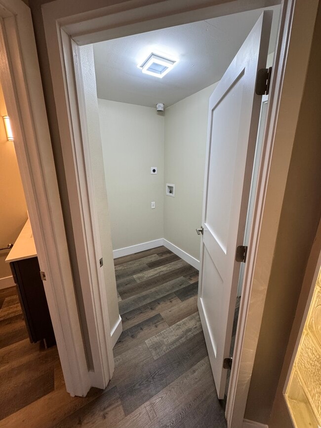 Building Photo - 1919 Summer Club Dr