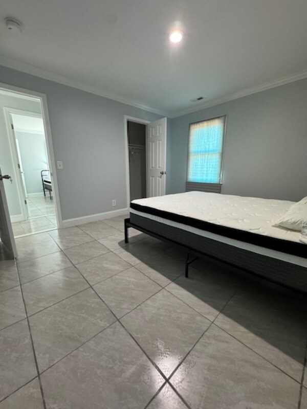 Building Photo - 584 Lakeview Rd