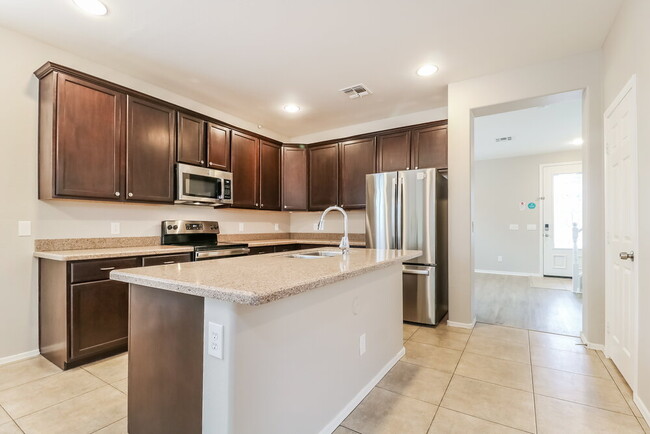 Building Photo - 15410 W Laurel Ln