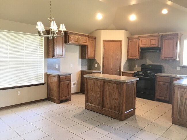 Building Photo - Open Plan - 3 Beds + Office - Moore Schools