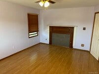 Building Photo - 15 N Crescent Dr