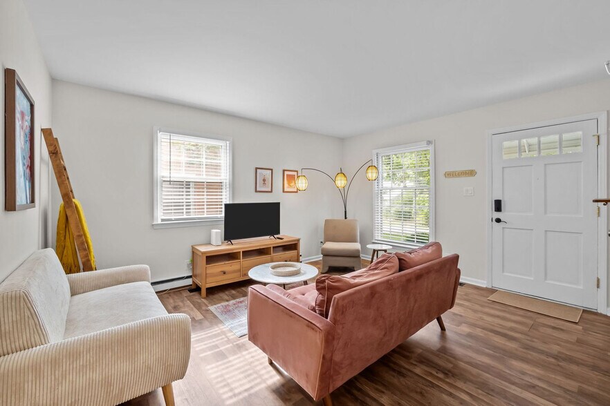 Building Photo - 1208 W Murray Ave