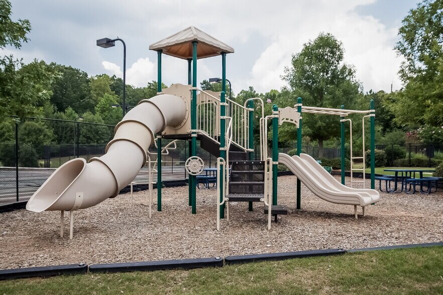 Building Photo - 2420 Valley Creek Dr