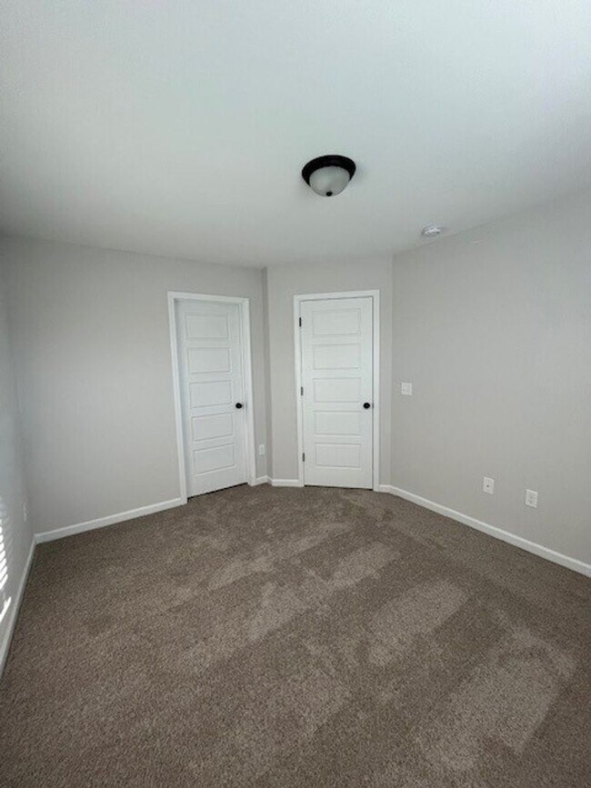 Building Photo - Brand New 3 bedroom 2.5 bath townhome in Leland area