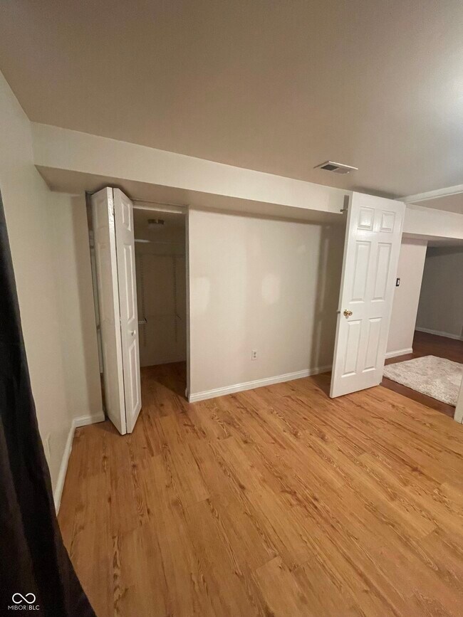 Building Photo - 924 Main St