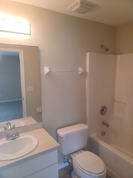 Building Photo - 1519 Nelson Rd N