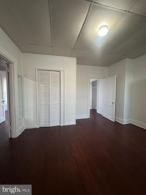 Building Photo - 17 E Walnut St