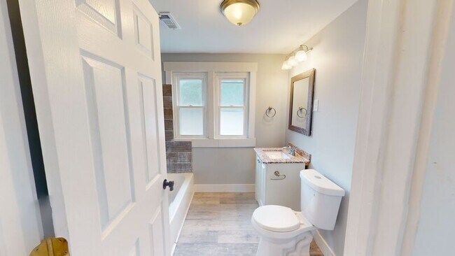 Building Photo - 2228 Wayne Ave