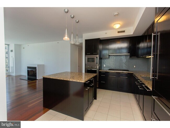 Building Photo - 1414 S Penn Square