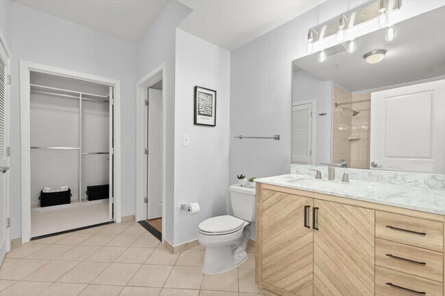 Building Photo - 1001 L St NW