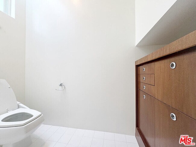 Building Photo - 3505 Ocean Front Walk