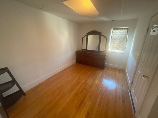 Building Photo - 438 Park Ave