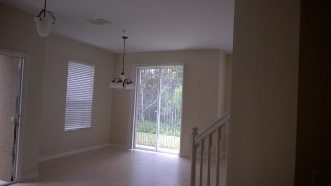 Building Photo - Spacious 3 Bed, 2.5 Bath Townhome with 2-C...