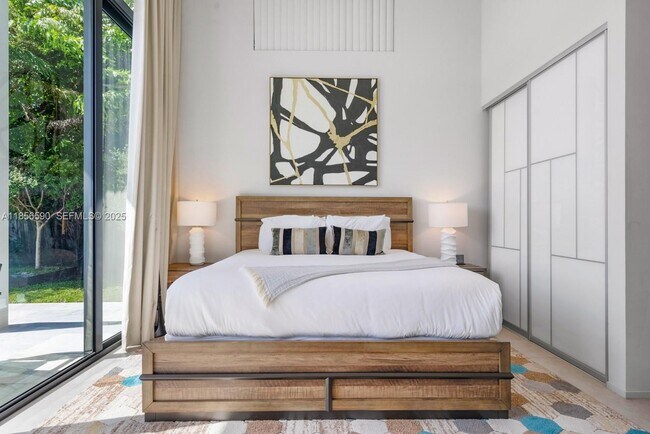 Building Photo - 2700 NE 18th St