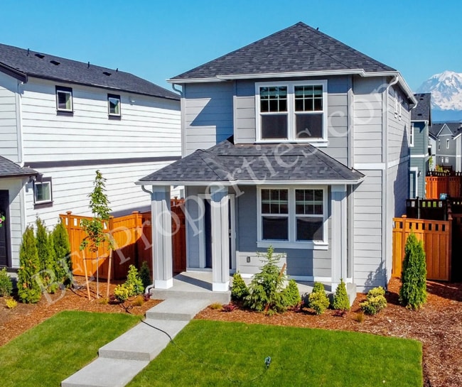 Building Photo - Stunning New construction; 3Bedroom 2Bathr...