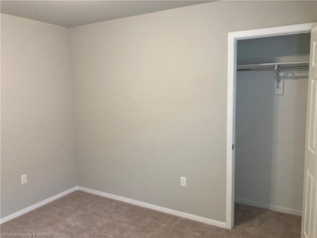 Building Photo - 8004 Dogwood Dr