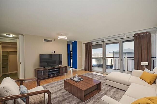 Building Photo - 620 Peachtree St NE