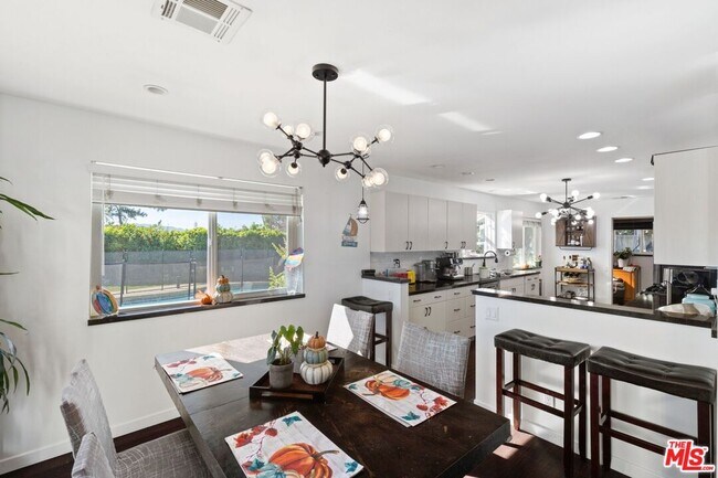 Building Photo - 7130 Gateshead Way