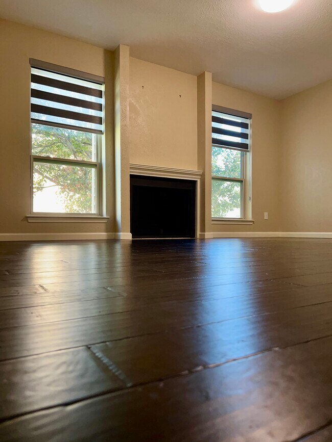 Building Photo - 919 S Weatherred Dr