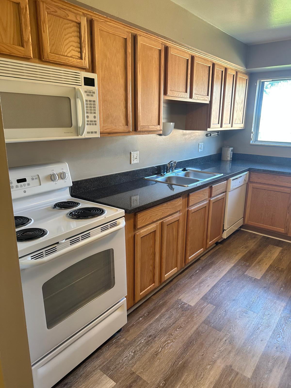 Building Photo - 1840 Axtell Dr