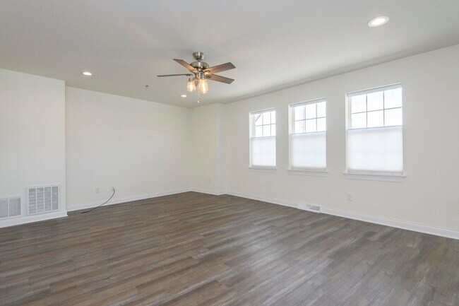 Building Photo - 208 Grand Ave