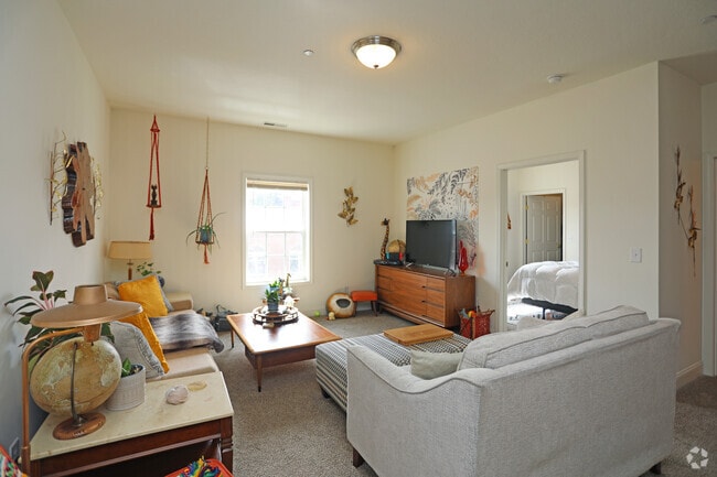 Building Photo - 312 Tyler Avenue