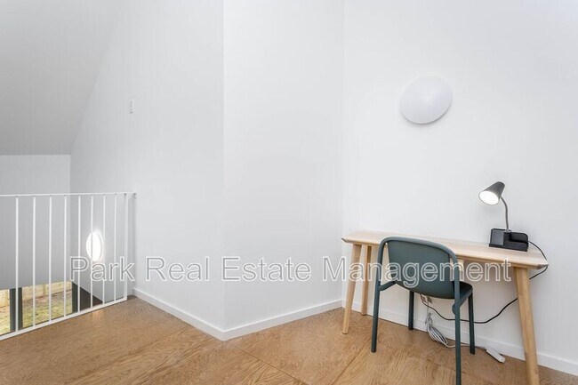 Building Photo - 323 S East St