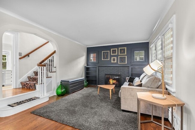 Building Photo - 4848 Ewing Ave S