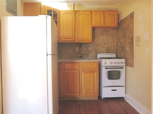 Primary Photo - 670A Greene Ave