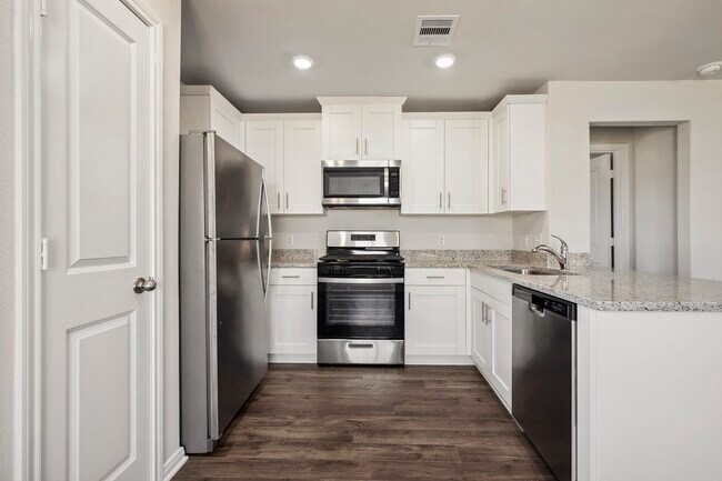 Building Photo - 15866 Berry Hl Dr