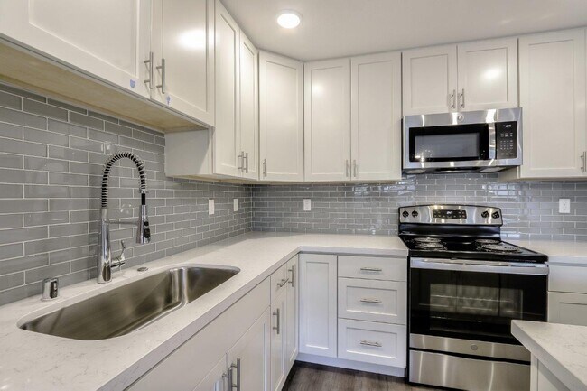 Building Photo - The Rose Apartments