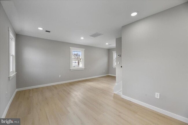 Building Photo - 143 Johnston Ave