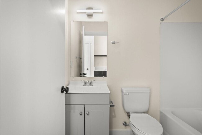 Building Photo - Vancouver Townhouses - Get 1 Month Free!