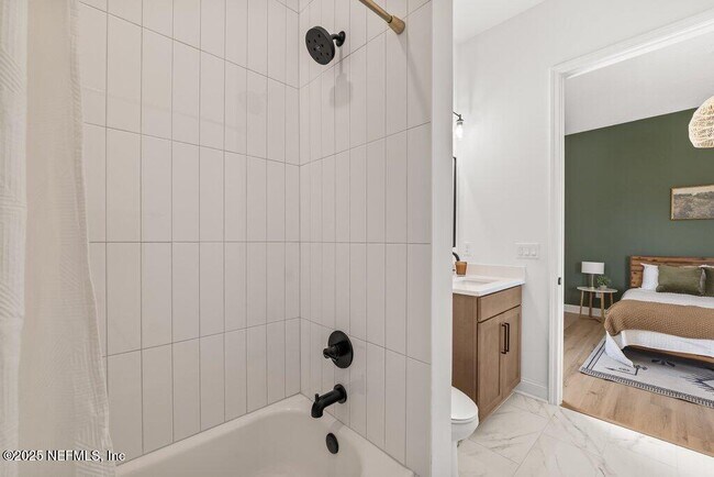 Building Photo - 46 Thatcham Dr