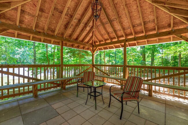 Building Photo - 1008 Hobbs Dr