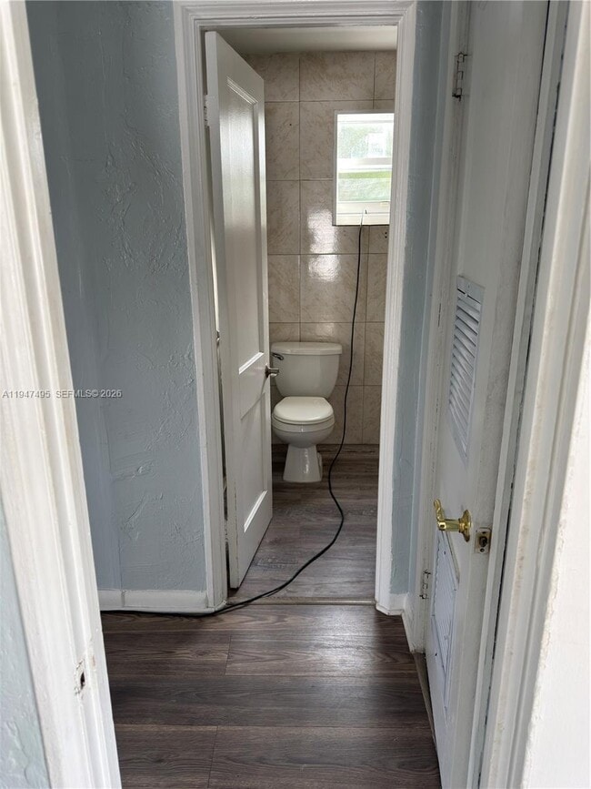 Building Photo - 921 N 17th Ct